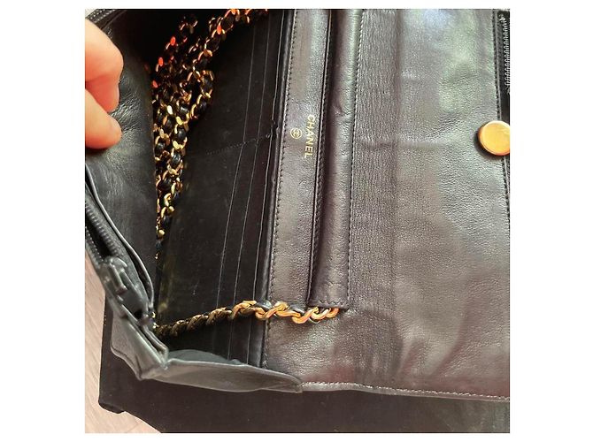 Wallet On Chain Chanel Non posso dire che il modello non sia molto interessato alle borse. È stata data questa borsa 31 anni fa. Nero - vista 2