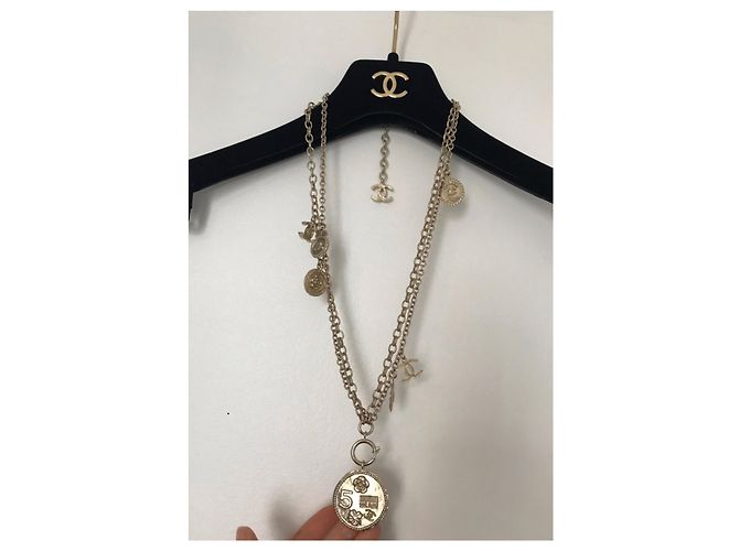 Chanel Colar e medalhas de ouro Gold hardware - vista 3