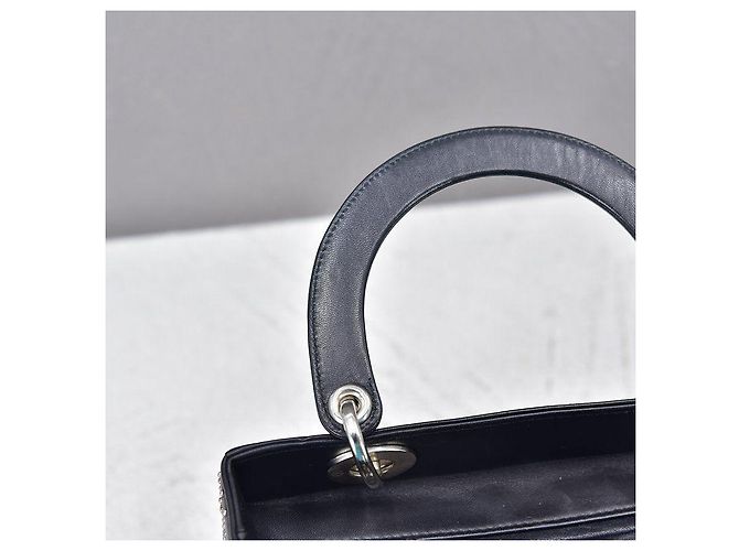 Lady Dior medio in pelle di agnello con borchie - vista 10