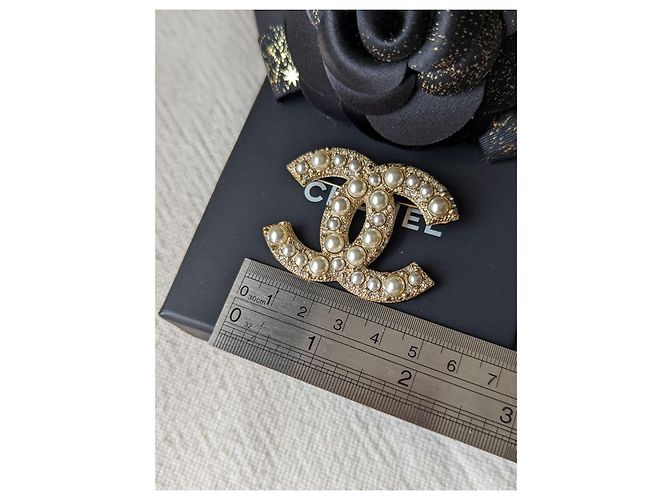 Chanel CC F15V Logo GHW Scatola di spille di perle e cristalli docs D'oro - vista 11