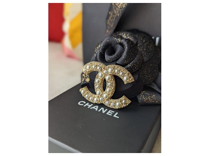 Chanel CC F15V Logo GHW Scatola di spille di perle e cristalli docs D'oro - vista 2