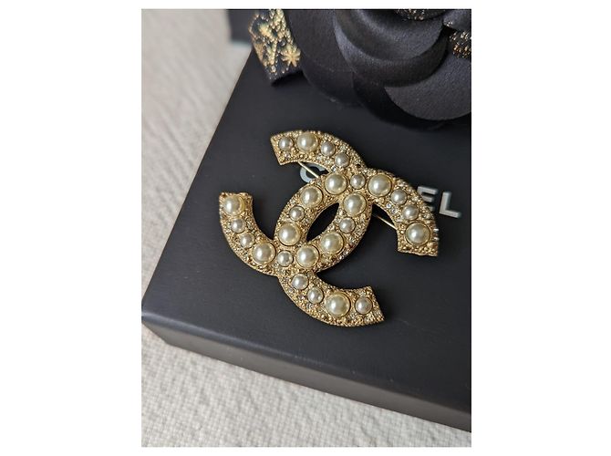 Chanel CC F15V Logo GHW Scatola di spille di perle e cristalli docs D'oro - vista 3