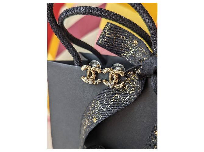 Chanel CC B14Scatola per orecchini classica S Logo Crystal GHW Coco Mark D'oro - vista 3