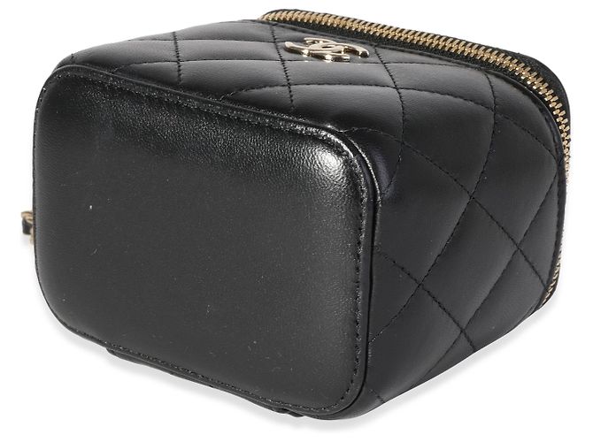 Vanity Chanel Mini-Kosmetikkoffer aus schwarzem, gestepptem Lammleder mit Kette - Ansicht 8