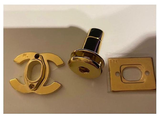 CHIUSURA ORIGINALE CHANEL CC ( BORSA CLASSICA ) Hardware d'oro Gold hardware - vista 3