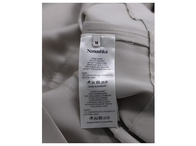 Nanushka Hemdkleid mit Ausschnitten aus taupefarbenem Triacetat-Polyester - Ansicht 5