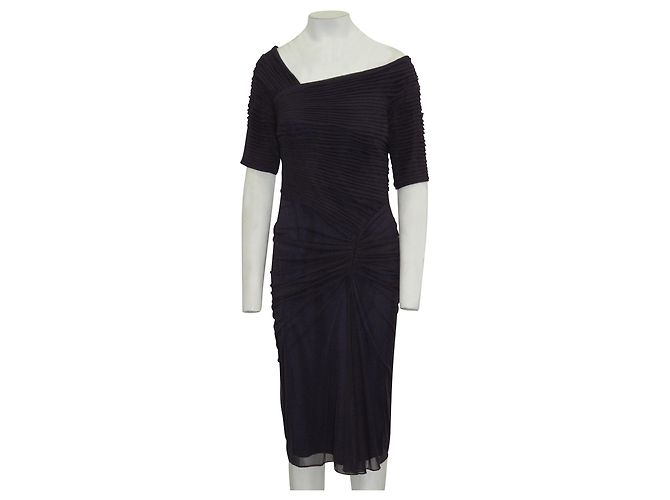 Tadashi Shoji Dunkellila Faltenkleid mit asymmetrischem Ausschnitt - Ansicht 2