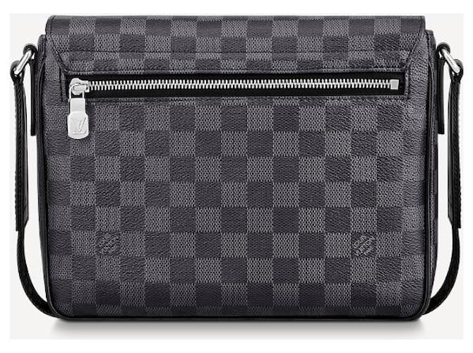 Louis Vuitton Nuovo modello LV District PM Grigio - vista 3