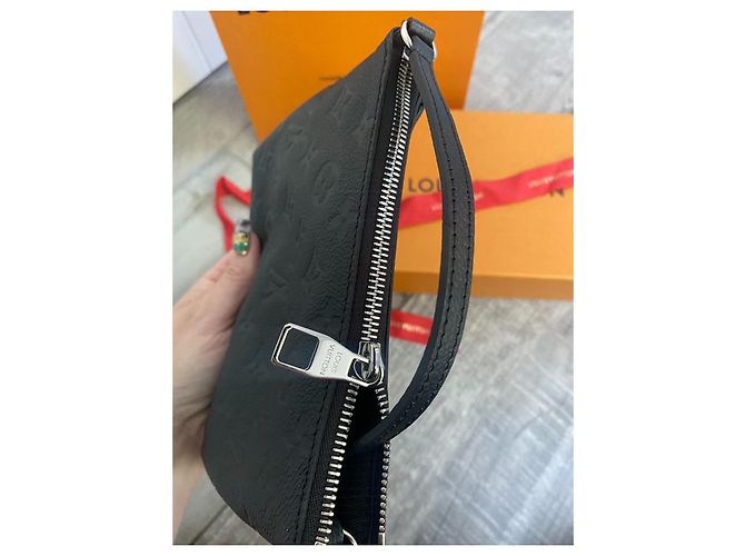 Louis Vuitton Pallas Impreinte Nero - vista 2