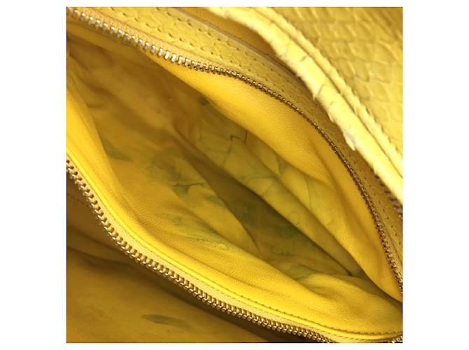 Dior Lady Umhängetasche aus gelbem Pythonleder - Ansicht 8