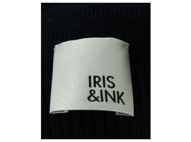 Iris & Ink Geripptes Strickkleid mit Rollkragen aus marineblauer Viskose - Ansicht 4
