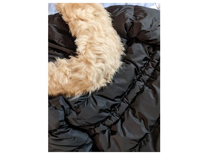 Abrigo acolchado Coach de nailon con capucha de piel de cordero Negro Beige Crudo Coñac - vista 11