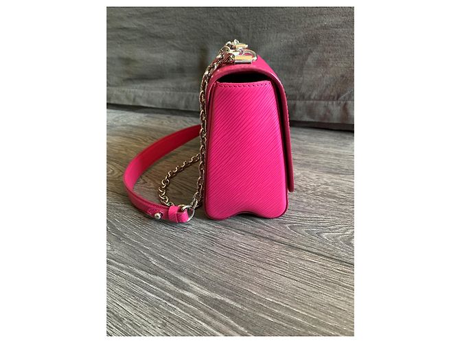 Borsa Louis Vuitton Twist MM in pelle Epi fucsia Rosa - vista 6