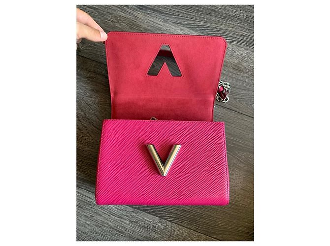 Borsa Louis Vuitton Twist MM in pelle Epi fucsia Rosa - vista 7