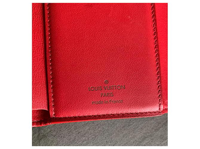 Louis Vuitton Cartera compacta Capucines Roja - vista 3