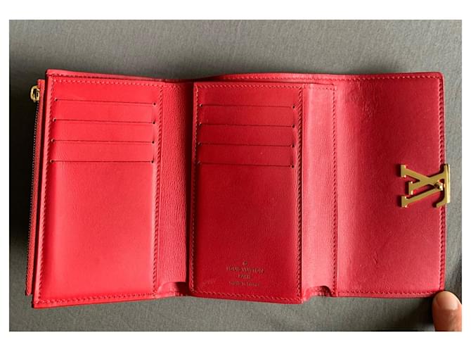 Louis Vuitton Cartera compacta Capucines Roja - vista 4