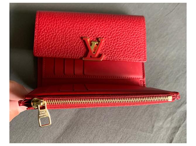 Louis Vuitton Cartera compacta Capucines Roja - vista 5