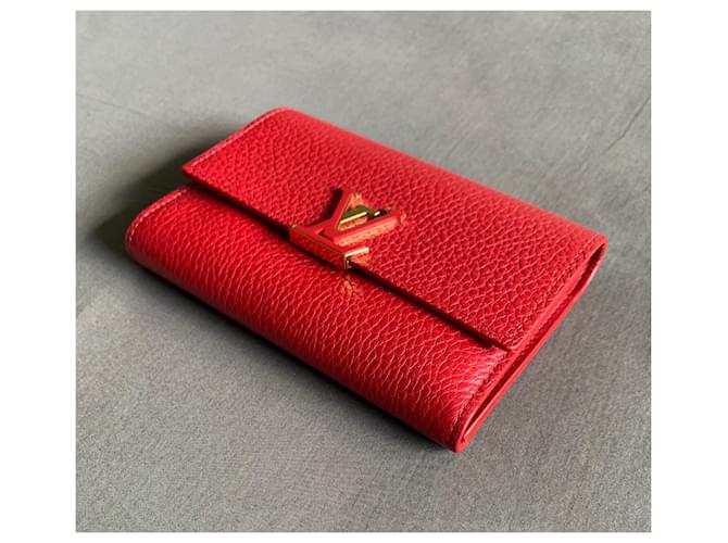 Louis Vuitton Cartera compacta Capucines Roja - vista 8