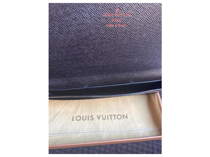 Montsouris Louis Vuitton Yen Holder Black Epi Leather - view 3