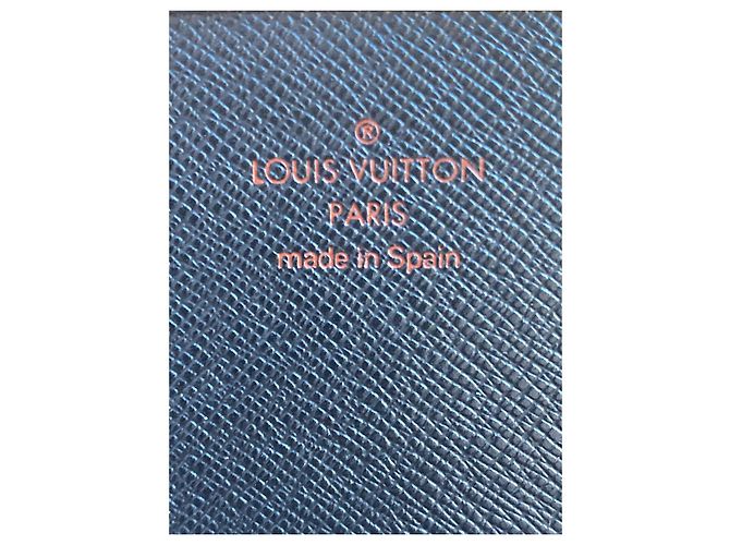 Montsouris Louis Vuitton Yen Holder Black Epi Leather - view 4