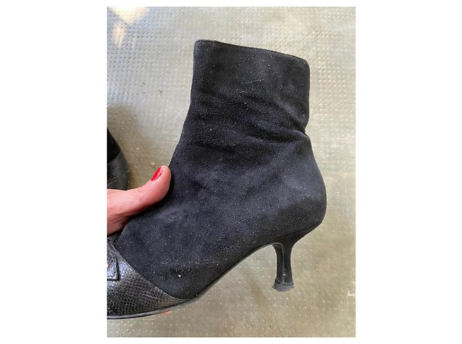 Stivaletti Chanel in suede nero a punta - vista 11