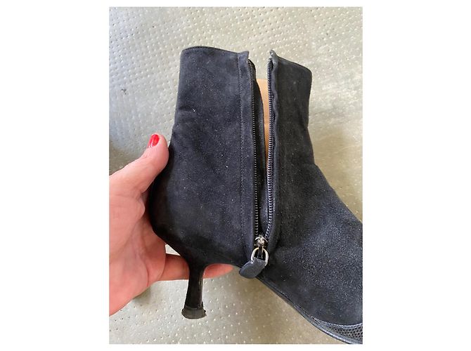 Stivaletti Chanel in suede nero a punta - vista 9