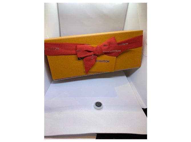 Louis Vuitton Trousse Elizabeth Wild at Heart Beige - vue 11