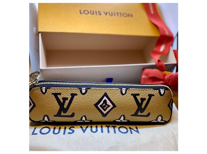 Louis Vuitton Trousse Elizabeth Wild at Heart Beige - vue 4