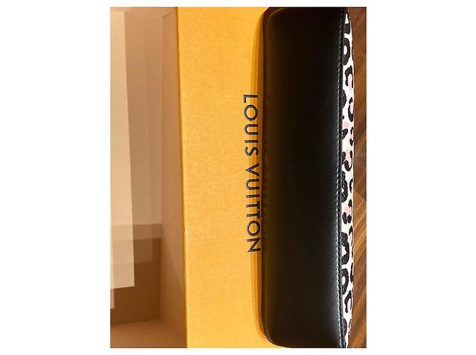 Louis Vuitton Trousse Elizabeth Wild at Heart Beige - vue 9