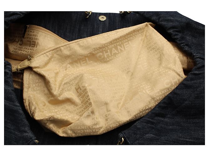 Bolso tote Chanel Coco Cabas en denim azul - vista 7