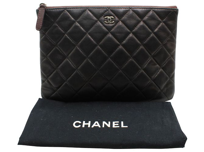 Pochette Chanel Classic in Pelle di Agnello Marrone - vista 9