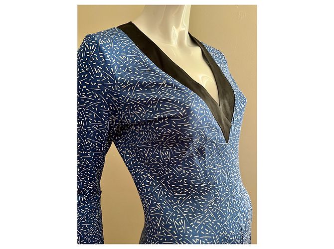Diane Von Furstenberg Abito DvF blu bianco e nero in seta con maniche lunghe scollo a V - vista 2