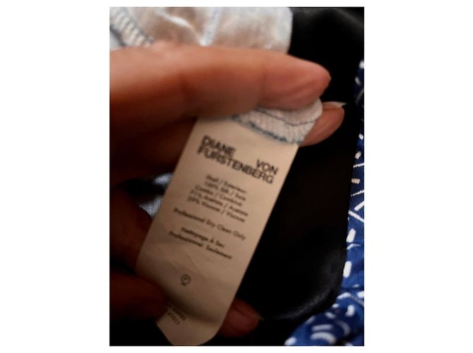 Diane Von Furstenberg Abito DvF blu bianco e nero in seta con maniche lunghe scollo a V - vista 5