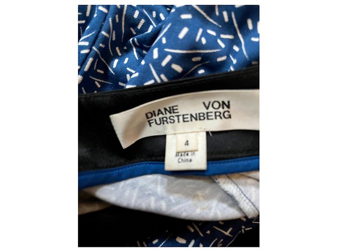 Diane Von Furstenberg Abito DvF blu bianco e nero in seta con maniche lunghe scollo a V - vista 6