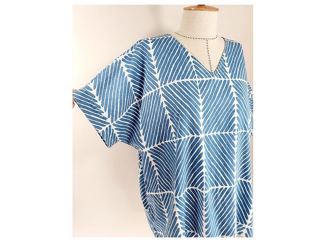 Marimekko x Uniqlo Camicetta in denim con scollo a V azzurra Bianco Blu - vista 2