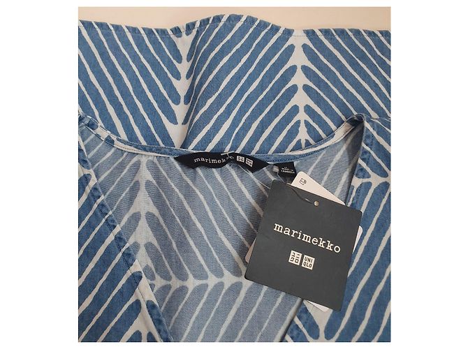 Marimekko x Uniqlo Camicetta in denim con scollo a V azzurra Bianco Blu - vista 5
