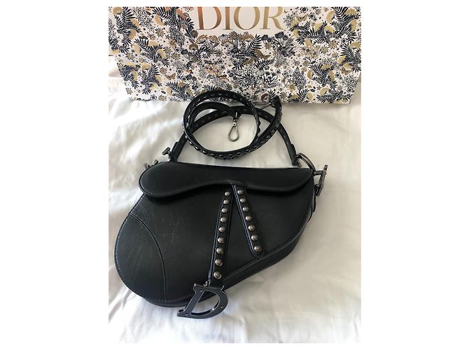 Saddle Dior Sella in pelle di agnello nera ricamata con borchie. - vista 12