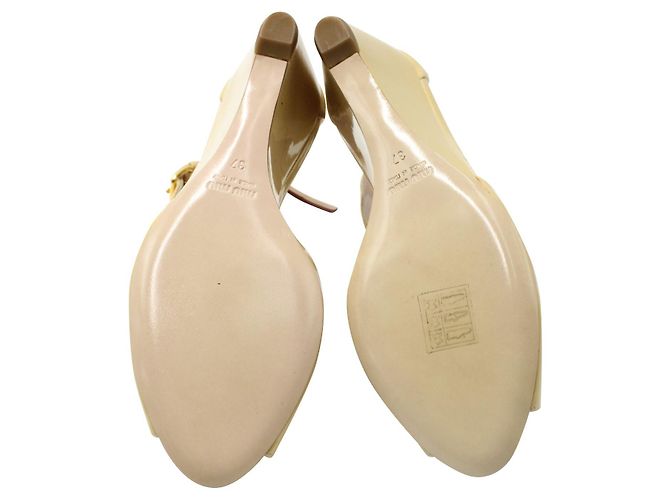 Miu Miu Zeppe aperte in pelle verniciata beige - vista 5