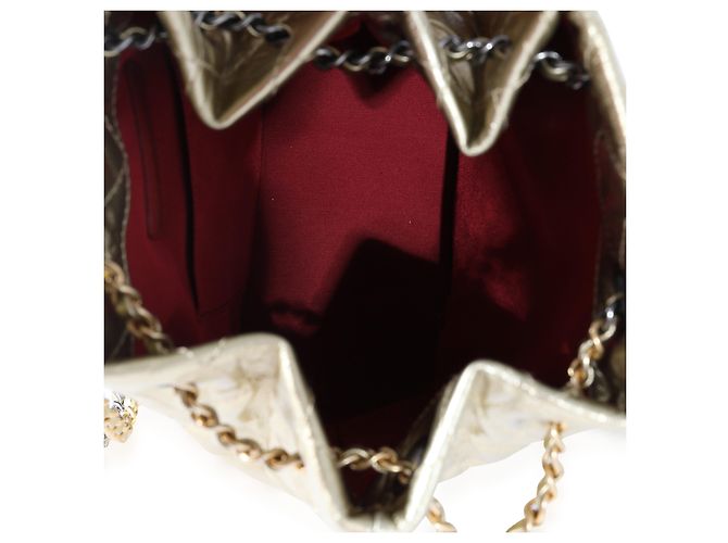 Chanel Metallic Gold Acolchoado couro de bezerro Mochila Gabrielle Pequena Dourado - vista 4