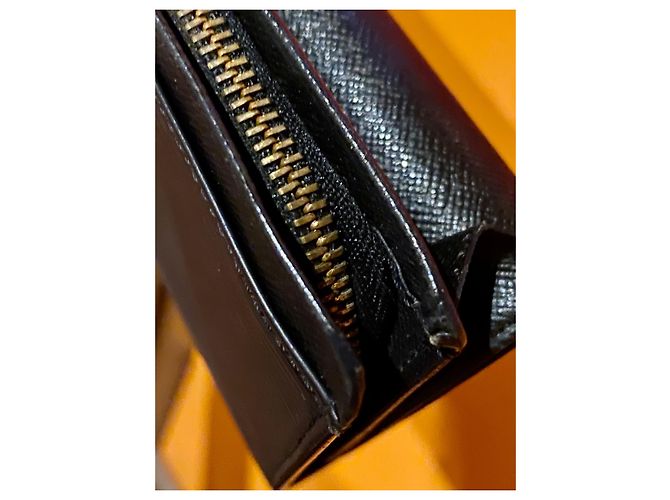Sofia Coppola Louis Vuitton Tresor Cuir Noir - vue 12