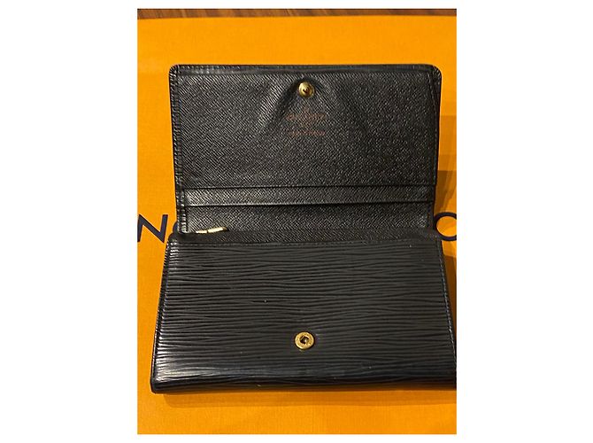 Sofia Coppola Louis Vuitton Tresor Cuir Noir - vue 16