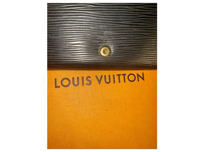 Sofia Coppola Louis Vuitton Tresor Cuir Noir - vue 5