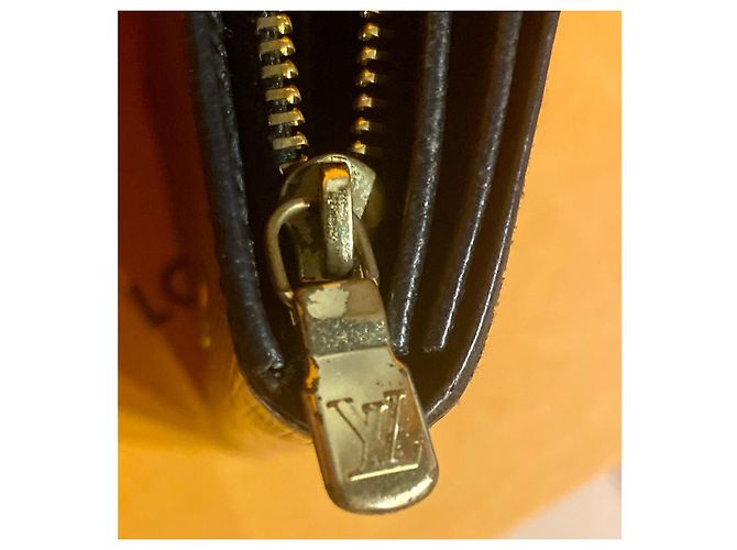 Sofia Coppola Louis Vuitton Tresor Cuir Noir - vue 6