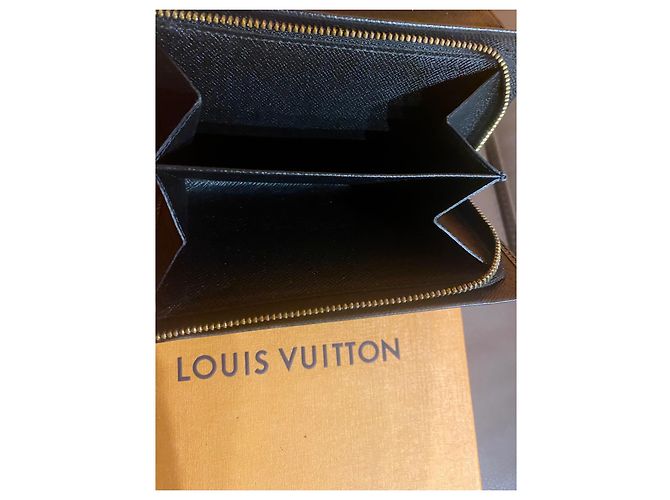 Sofia Coppola Louis Vuitton Tresor Cuir Noir - vue 8