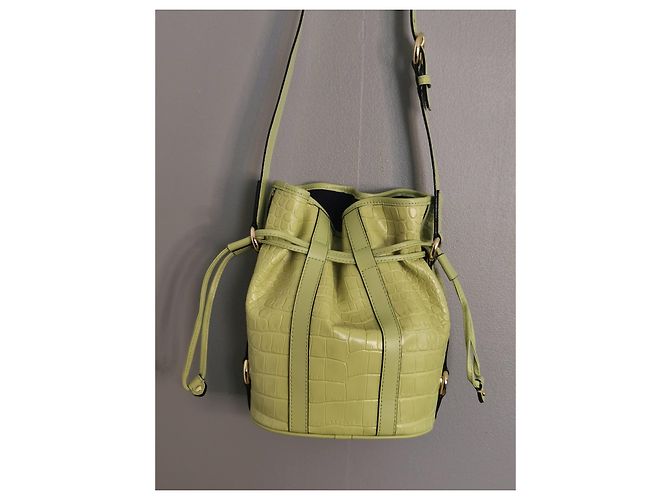 Elsa Sellier Bolsa saco Lancel Elsa PM em couro verde com estampa de crocodilo Verde claro Gold hardware - vista 10