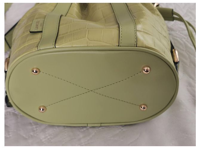Elsa Sellier Bolsa saco Lancel Elsa PM em couro verde com estampa de crocodilo Verde claro Gold hardware - vista 14