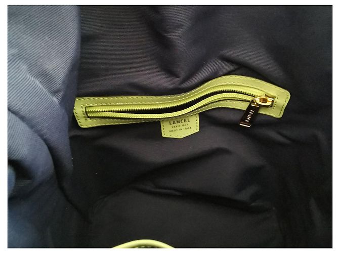 Elsa Sellier Bolsa saco Lancel Elsa PM em couro verde com estampa de crocodilo Verde claro Gold hardware - vista 4