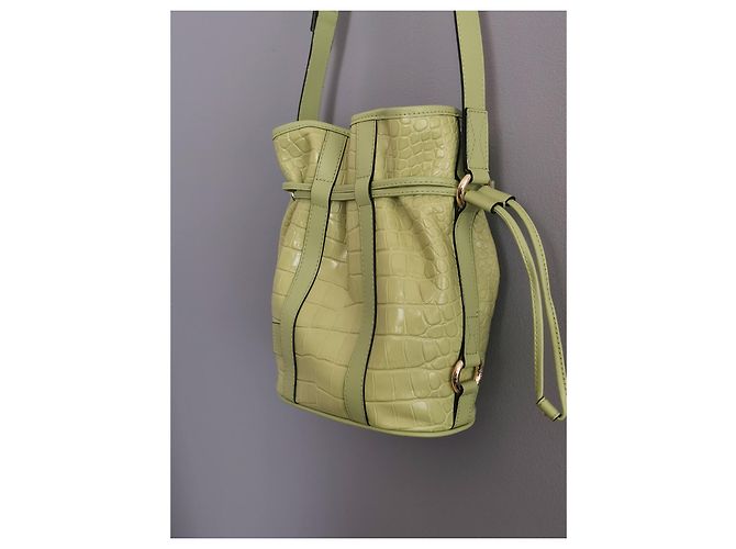 Elsa Sellier Bolsa saco Lancel Elsa PM em couro verde com estampa de crocodilo Verde claro Gold hardware - vista 7