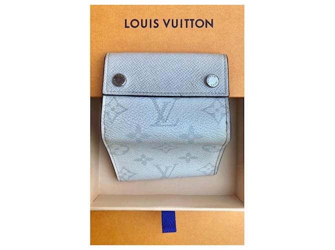 Montsouris Louis Vuitton Taigarama Discovery compacto Fora de branco - vista 3