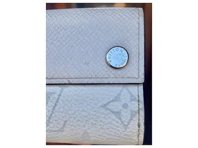 Montsouris Louis Vuitton Taigarama Discovery compacto Fora de branco - vista 4